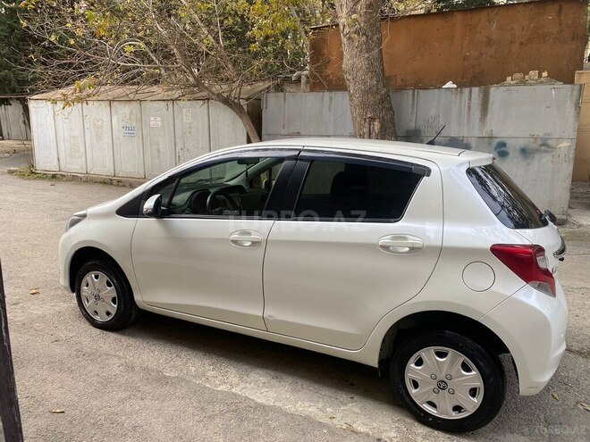 Toyota Vitz 2015, 95,000 km - 1.3 л - Bakı
