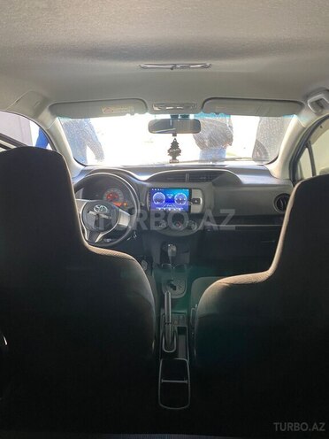 Toyota Vitz 2015, 95,000 km - 1.3 л - Bakı