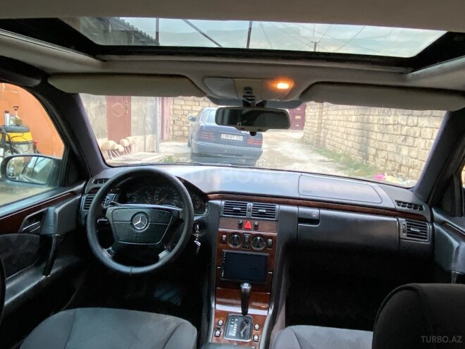 Mercedes E 230 1995, 325,698 km - 2.3 l - Bakı