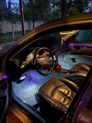 Mercedes E 280-8