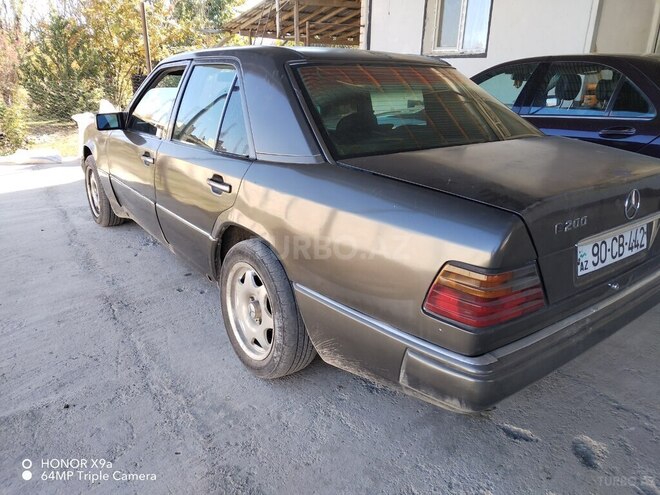 Mercedes E 200 d 1990, 65,998 km - 2.0 l - Tovuz