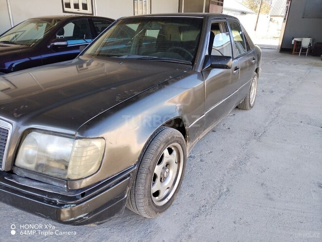 Mercedes E 200 d 1990, 65,998 km - 2.0 l - Tovuz