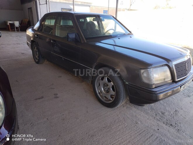 Mercedes E 200 d 1990, 65,998 km - 2.0 l - Tovuz