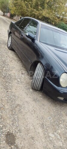 Mercedes E 220 d 2000, 580,000 km - 2.2 l - Füzuli
