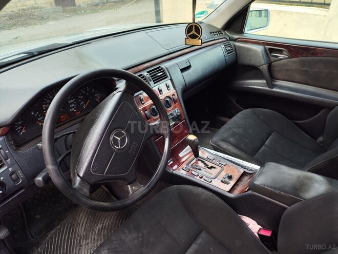 Mercedes E 240 1999, 323,717 km - 2.4 l - Beyləqan