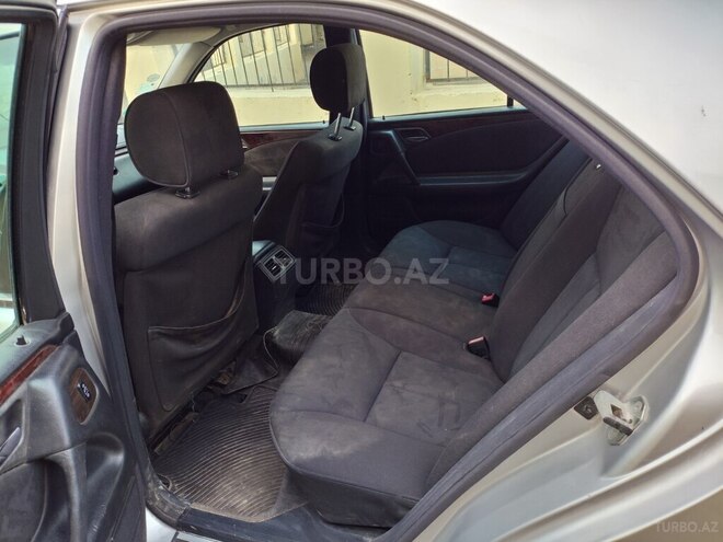 Mercedes E 240 1999, 323,717 km - 2.4 l - Beyləqan