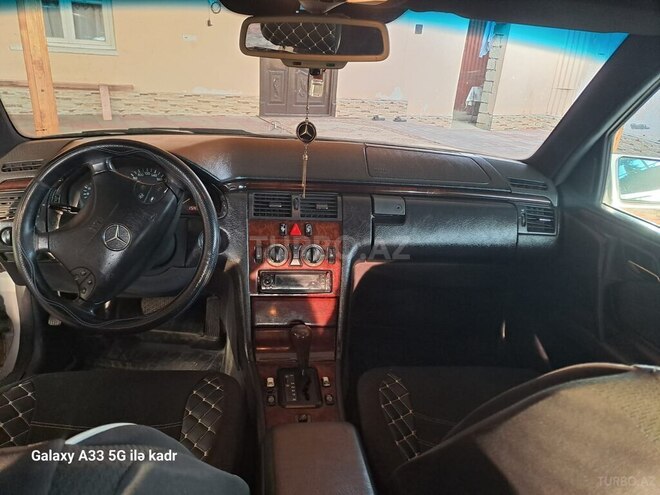 Mercedes E 200 1997, 350,000 km - 20.0 l - Gəncə