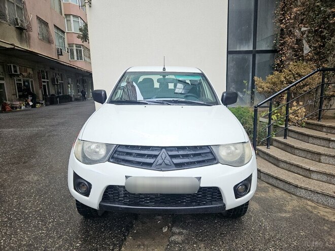 Mitsubishi L200 2014, 330,000 km - 2.5 л - Bakı