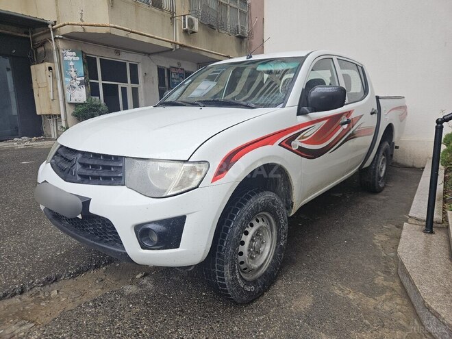 Mitsubishi L200 2014, 330,000 km - 2.5 л - Bakı