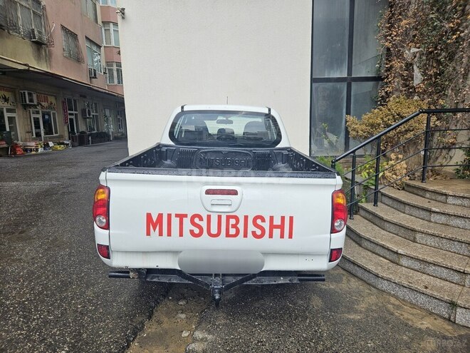 Mitsubishi L200 2014, 330,000 km - 2.5 л - Bakı