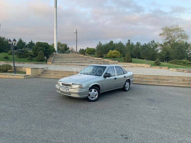 Opel Vectra 1992, 200,000 km - 1.8 l - Qusar