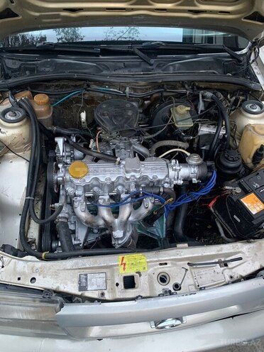 Opel Vectra 1992, 200,000 km - 1.8 l - Qusar