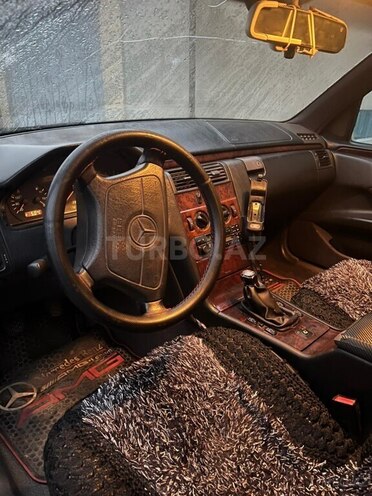 Mercedes E 200 1996, 253,680 km - 2.0 л - Quba