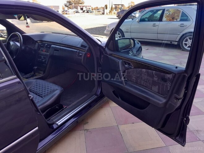 Mercedes E 240 1998, 280,000 km - 2.4 l - Mingəçevir