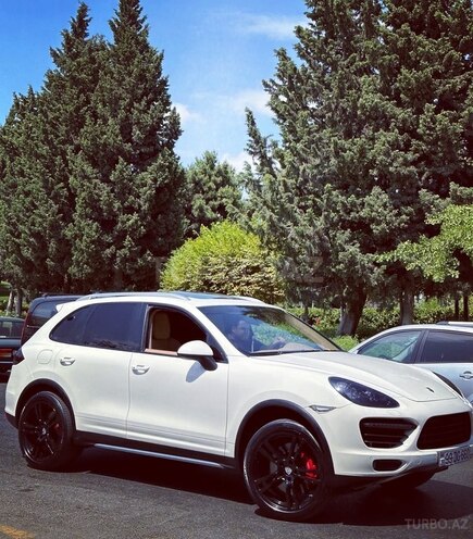 Porsche Cayenne Turbo S-4