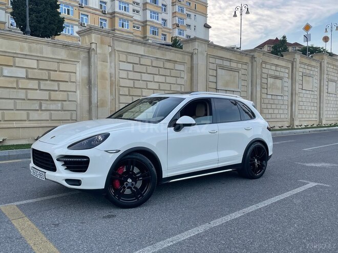 Porsche Cayenne Turbo S-1