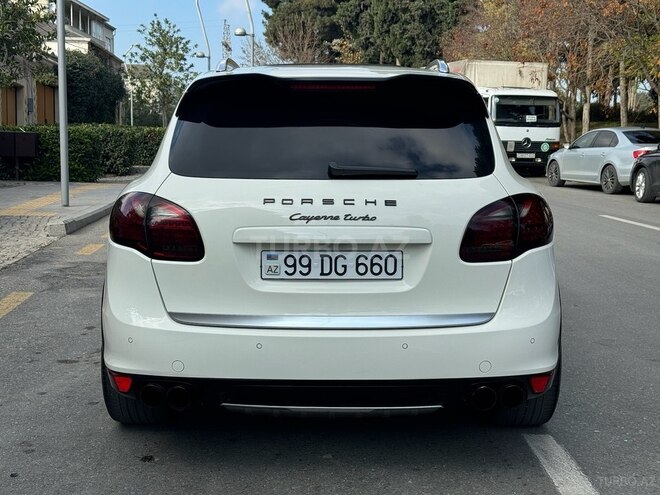 Porsche Cayenne Turbo S-10