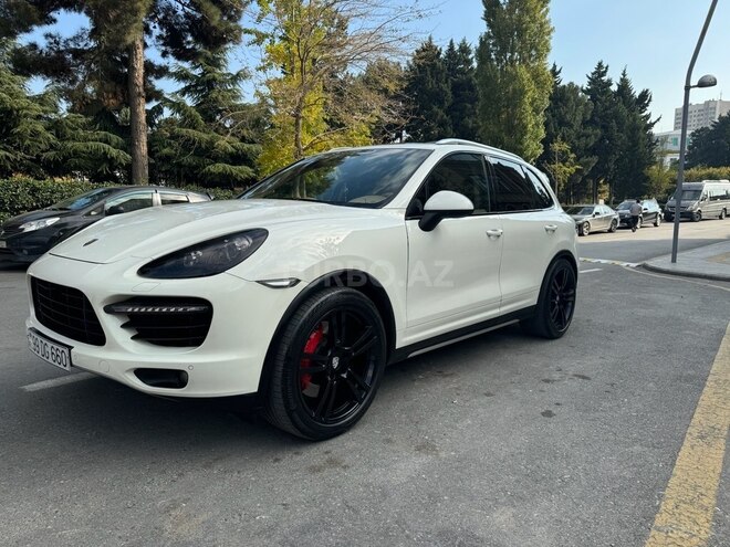 Porsche Cayenne Turbo S-9
