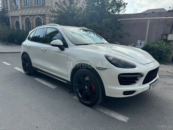 Porsche Cayenne Turbo S-8