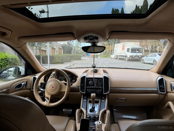 Porsche Cayenne Turbo S-15