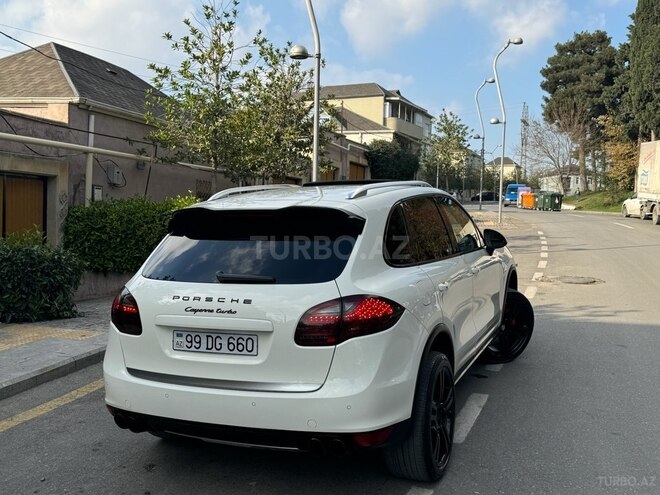 Porsche Cayenne Turbo S-16