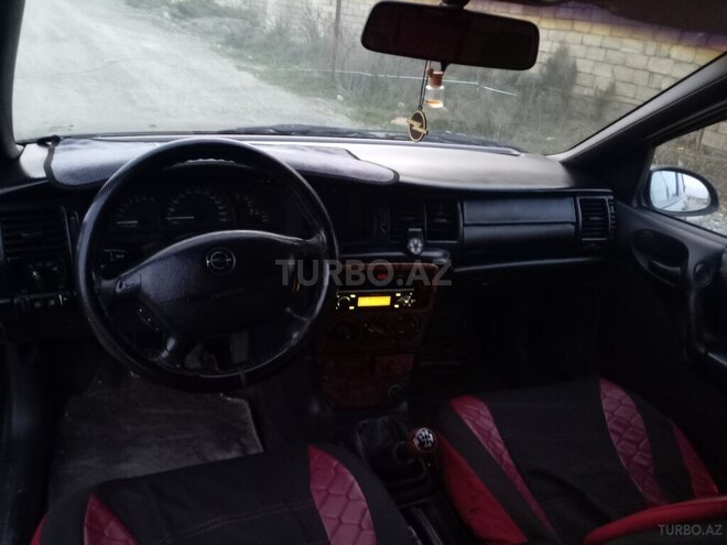 Opel Vectra 1996, 241,500 km - 2.0 l - Xudat