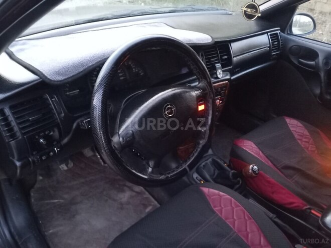 Opel Vectra 1996, 241,500 km - 2.0 l - Xudat