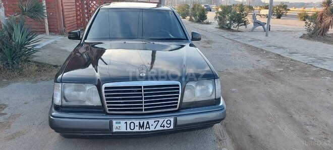 Mercedes E 220 1995, 568,000 km - 2.2 l - Sumqayıt