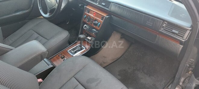 Mercedes E 220 1995, 568,000 km - 2.2 l - Sumqayıt