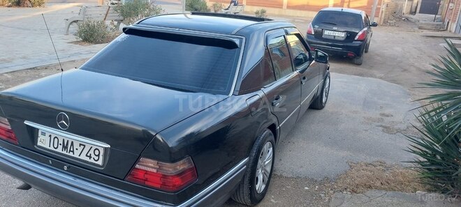 Mercedes E 220 1995, 568,000 km - 2.2 l - Sumqayıt