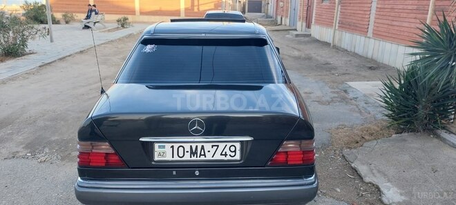 Mercedes E 220 1995, 568,000 km - 2.2 l - Sumqayıt