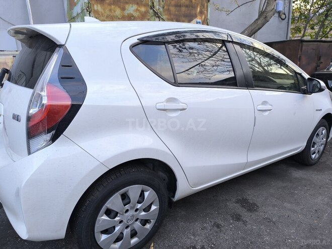 Toyota Prius C 2015, 80,000 km - 1.5 l - Bakı