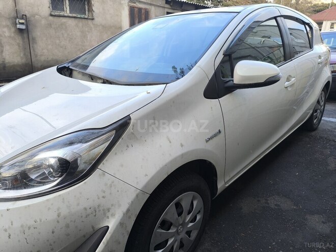 Toyota Prius C 2015, 80,000 km - 1.5 l - Bakı