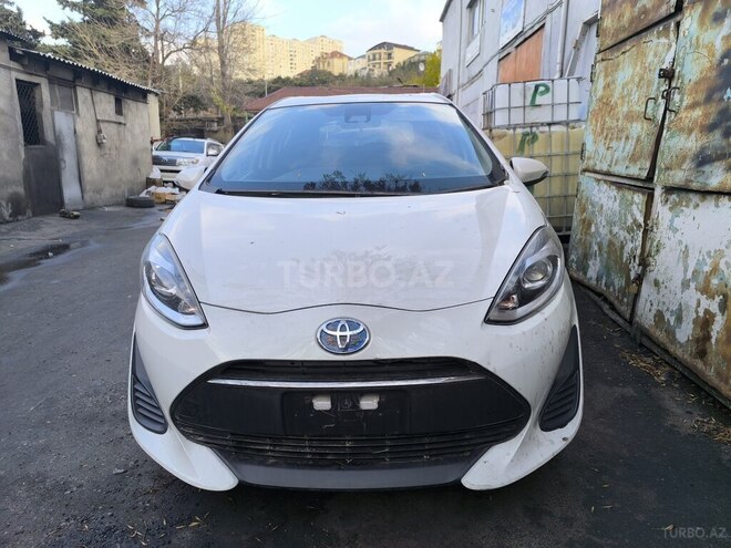 Toyota Prius C 2015, 80,000 km - 1.5 l - Bakı