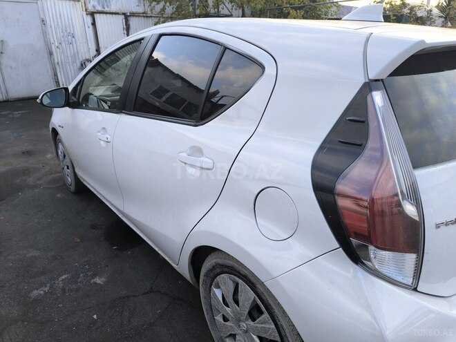 Toyota Prius C 2015, 80,000 km - 1.5 l - Bakı