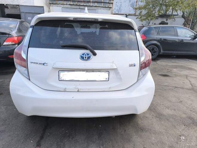 Toyota Prius C 2015, 80,000 km - 1.5 l - Bakı