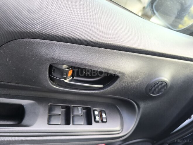 Toyota Prius C 2015, 80,000 km - 1.5 l - Bakı