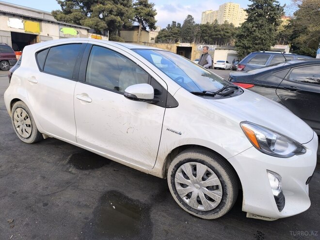 Toyota Prius C 2015, 80,000 km - 1.5 l - Bakı