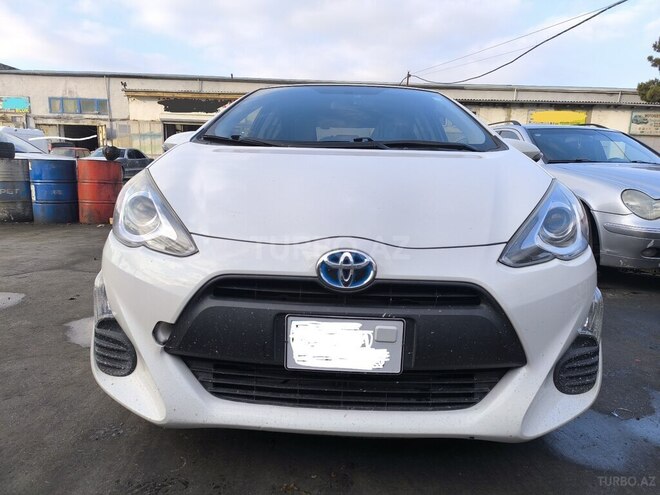 Toyota Prius C 2015, 80,000 km - 1.5 l - Bakı