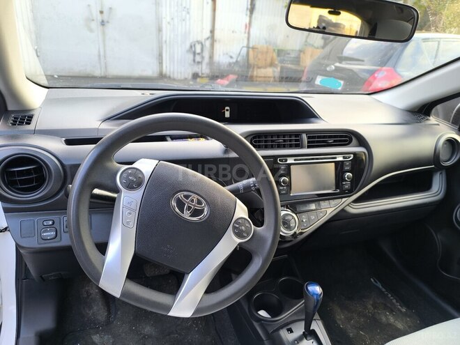 Toyota Prius C 2015, 80,000 km - 1.5 l - Bakı