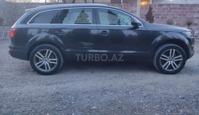 Audi Q7-3