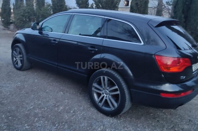 Audi Q7-4
