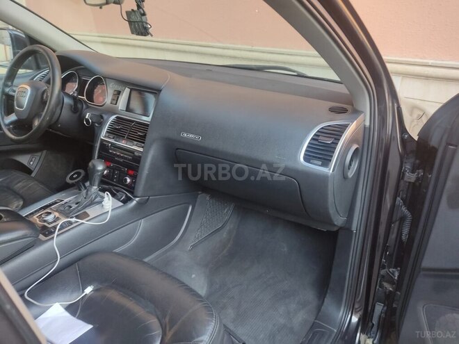 Audi Q7-6