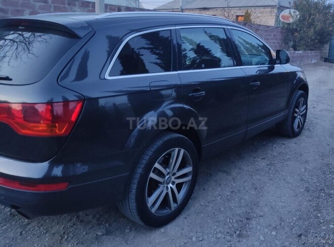 Audi Q7-5