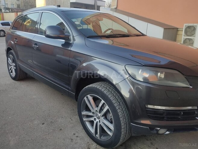 Audi Q7-13