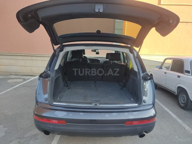 Audi Q7-10