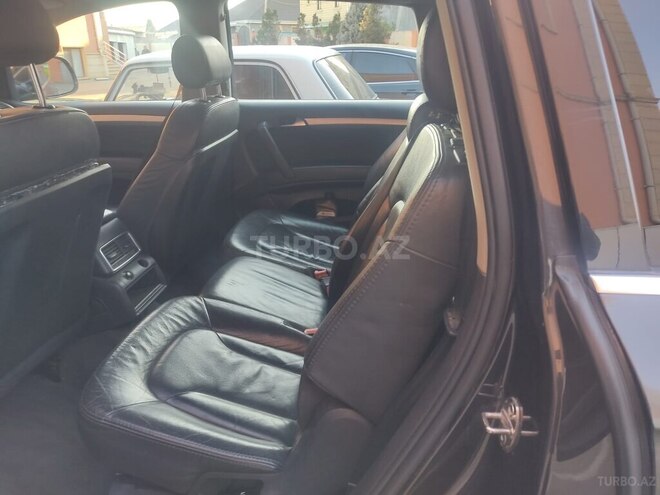 Audi Q7-11