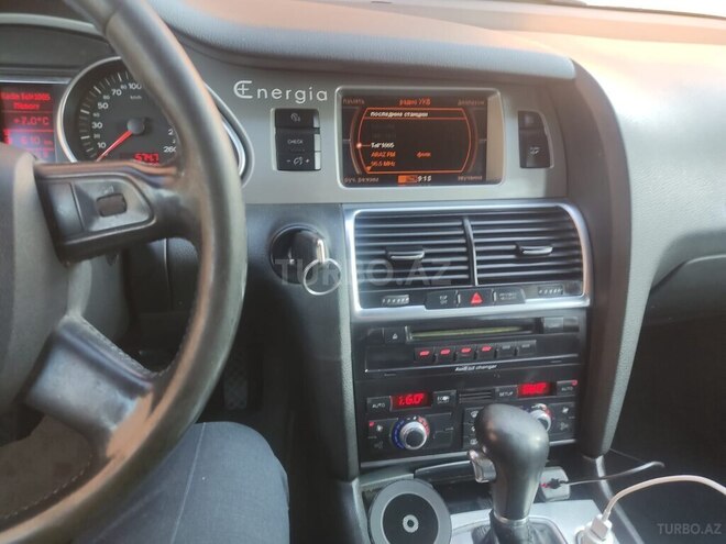 Audi Q7-12