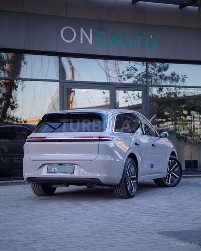 Li Auto L6-4