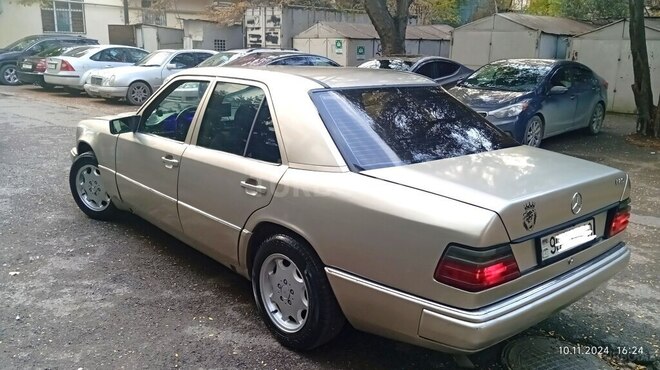 Mercedes E 200 1987, 283,000 km - 2.0 l - Bakı